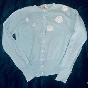 VINTAGE 1950's DALTON CASHMERE CARDIGAN SWEATER LACE APPLIQUE FLOWERS PEARLS